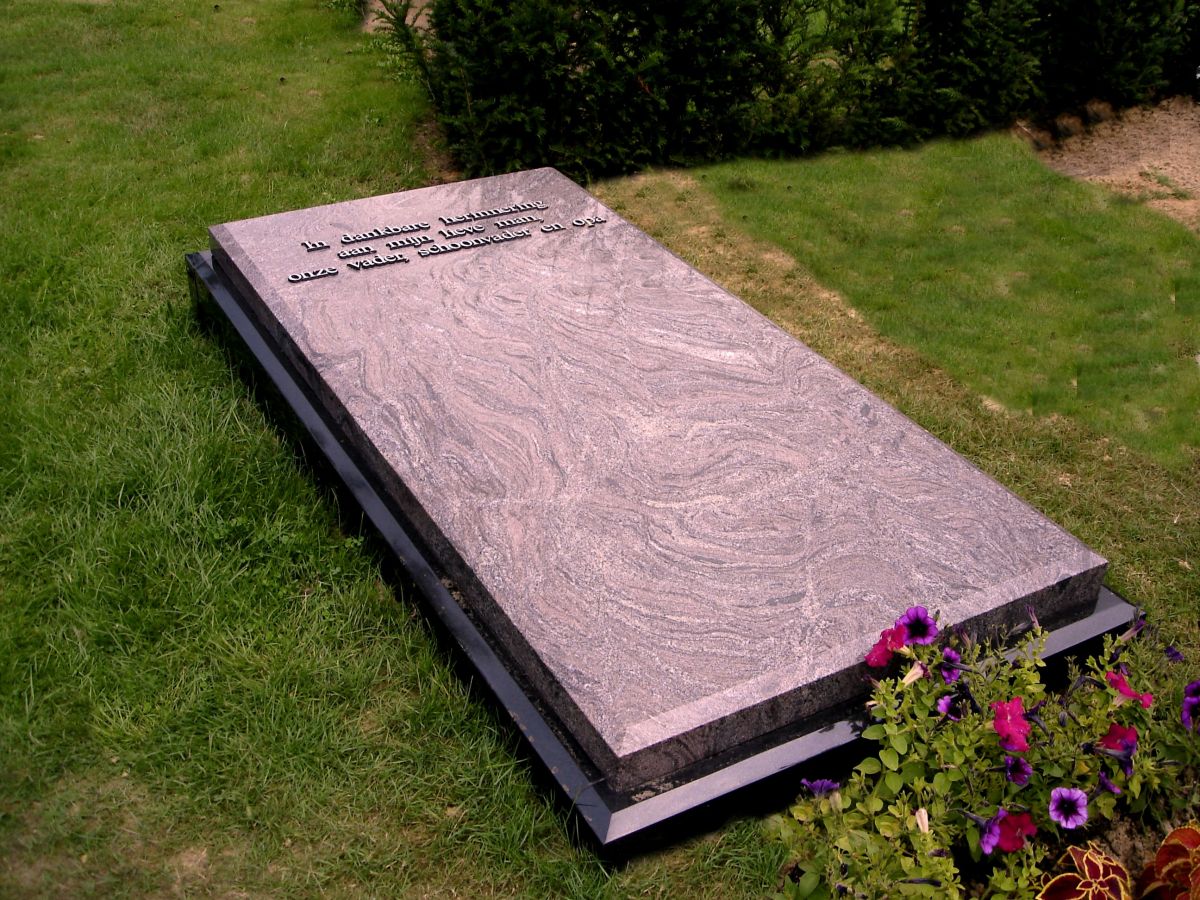 LM 001 liggend grafmonument paradiso graniet begraafplaats huizen